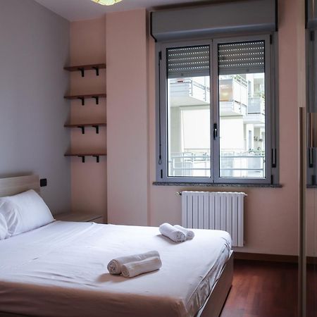 Urban Balcony Hideaway - 3 People Apartment มิลาน ภายนอก รูปภาพ